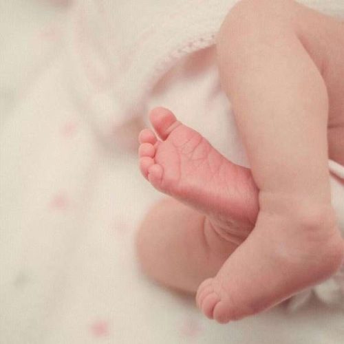 Φρίκη στη Γαλλία – Βρεφονηπιοκόμος δολοφόνησε μωρό δίνοντάς του αποφρακτικό υγρό