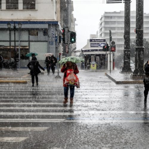 Καιρός: Τσικνοπέμπτη με καταιγίδες και θυελλώδεις ανέμους – Πότε ανοίγει «παράθυρο» για ψήσιμο