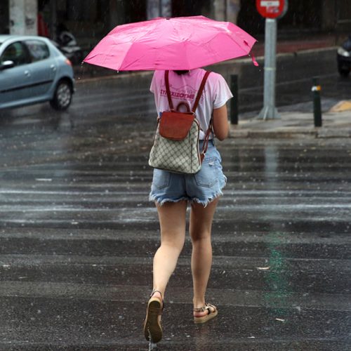 Καιρός: Μικρή πτώση της θερμοκρασίας αύριο – Τοπικές βροχές κυρίως στην Μακεδονία