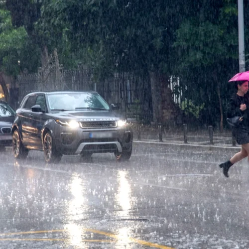 Στο κόκκινο η κίνηση στην αττική λόγω βροχής, μποτιλιάρισμα στον κηφισό και καθυστερήσεις στην αττική οδό
