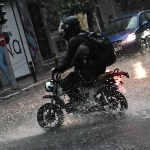 Η Adel Σαρώνει την Αττική – Το Κρίσιμο 24ωρο Ξεκίνησε!
