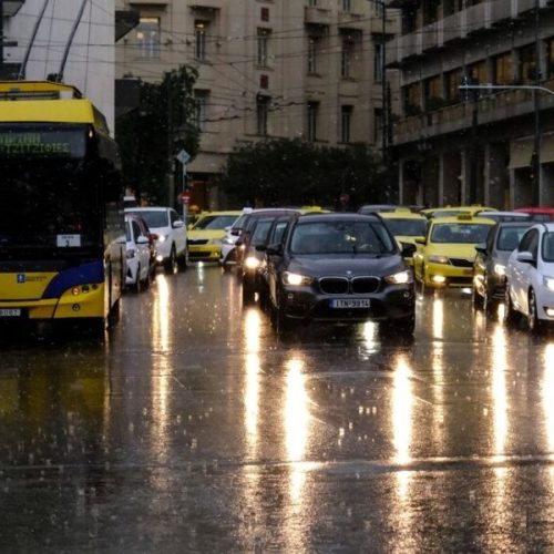 ΤΩΡΑ: Καταρρακτώδης βροχή ξαναχτυπά την Αττική – Έως 150 mm/h στο κέντρο της Αθήνας
