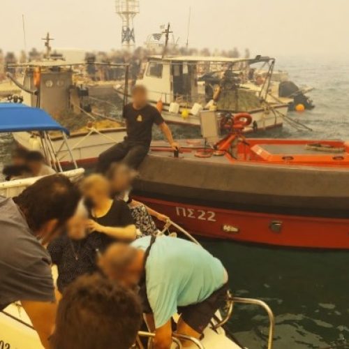 Μεγάλη πυρκαγιά στη Βοιωτία – Επιχείρηση εκκένωσης δια θαλάσσης στον Άγιο Βασίλειο