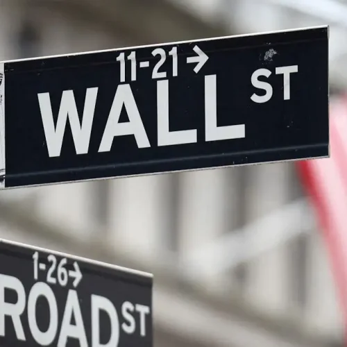 Wall Street: Μαζικές πωλήσεις στη σκιά του δασμολογικού τσουνάμι – Περίπου 1,7 τρισ. διαγράφηκαν από τον S&P 500