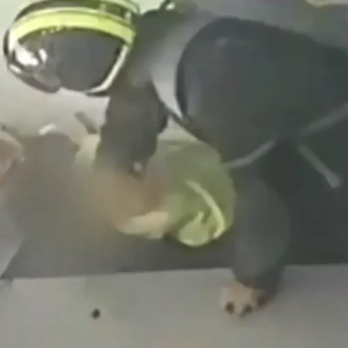 Νέο Ηράκλειο: Πατέρας επιτίθεται και ξυλοκοπεί την κόρη του σε κατάστημα