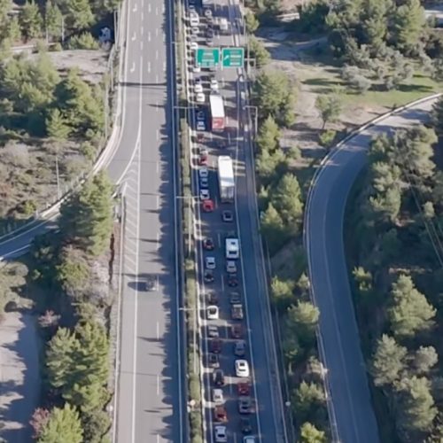Μετ’ εμποδίων η επιστροφή των εκδρομέων: Ουρές χιλιομέτρων σε Μπράλο, Μαρτίνο και Κάστρο λόγω μπλόκων