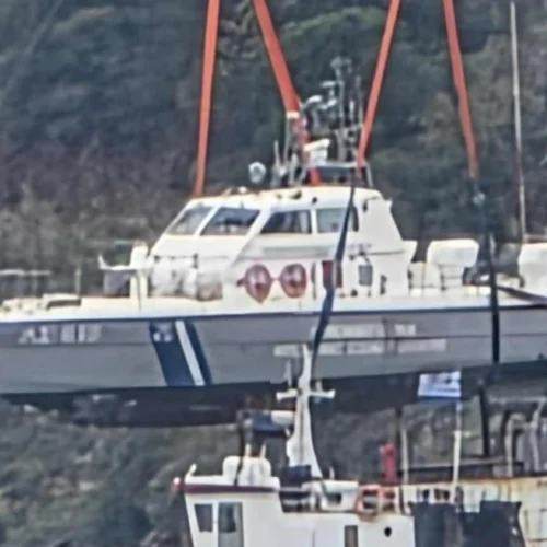 Βόλος: Ανελκύστηκε το Λιμενικό σκάφος που καρφώθηκε στα βράχια