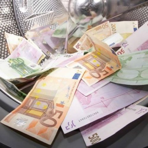«Παραοικονομία» – Στα 50 δισ. ευρώ το «μαύρο χρήμα» που κυκλοφορεί στην Ελλάδα