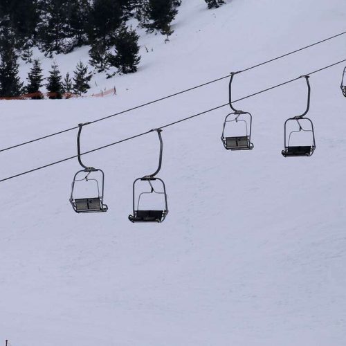 Δραματική επιχείρηση στη Δίρφυ: Δύο νεαροί εγκλωβισμένοι από χιόνια!