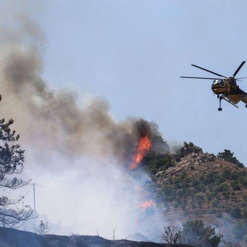 «ΠΥΡΙΝΟΣ ΕΦΙΑΛΤΗΣ» στη Χίο – Πολλά τα «μέτωπα» – Προς τα Μαστιχοχώρια «κινείται» η φωτιά