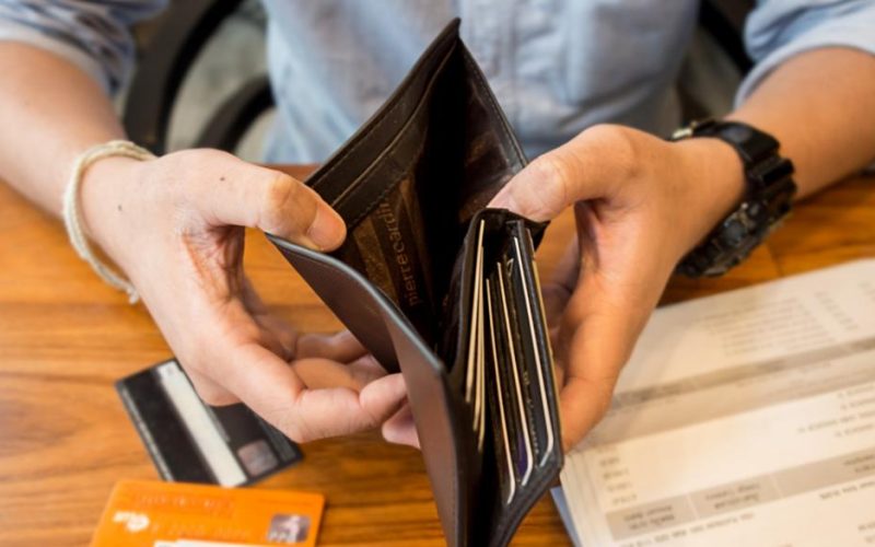 «Μαύρη τρυπά» 110 δις! 4 εκατομμύρια Έλληνες με χρέη στην εφορία