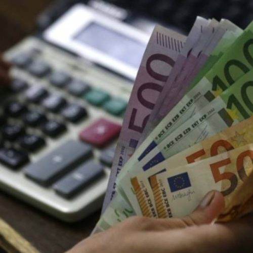 «Πνίγονται» στα χρέη οι Έλληνες – Πάνω από 4,2 εκατομμύρια πολίτες στα «δίχτυα» της Εφορίας