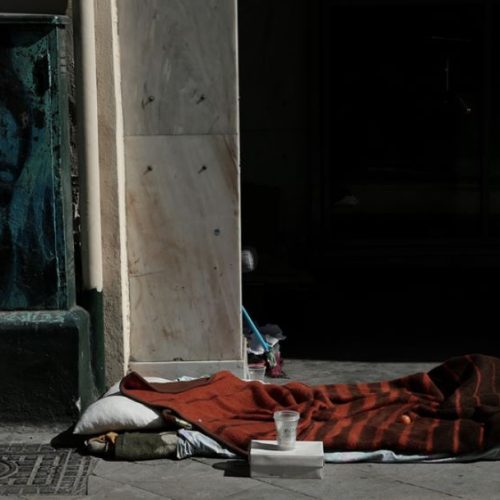Θρίλερ με τον θάνατο αστέγου σε εστιατόριο της Αθήνας