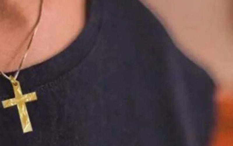 Βίαιη αρπαγή αλυσίδας λαιμού από τρεις αλλοδαπούς – Θύμα 64χρονη