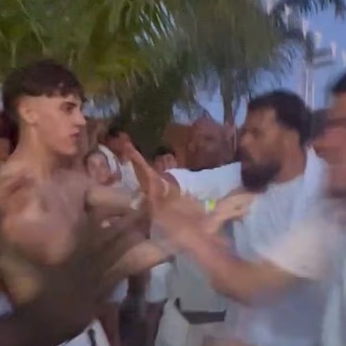 Κλωτσοπατινάδα τουριστών σε κλάμπ – Το προσωπικό έριχνε κουβάδες! (ΒΙΝΤΕΟ)