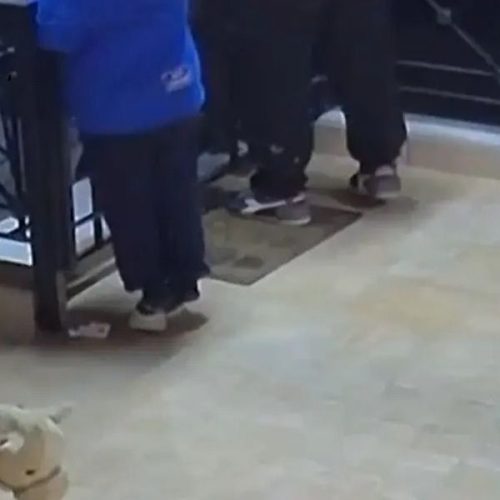 Αδιανόητο περιστατικό στη Θεσσαλονίκη – Ξυλοκόπησε άγρια τη γειτόνισσά του μπροστά στο παιδί της για μία θέση πάρκινγκ
