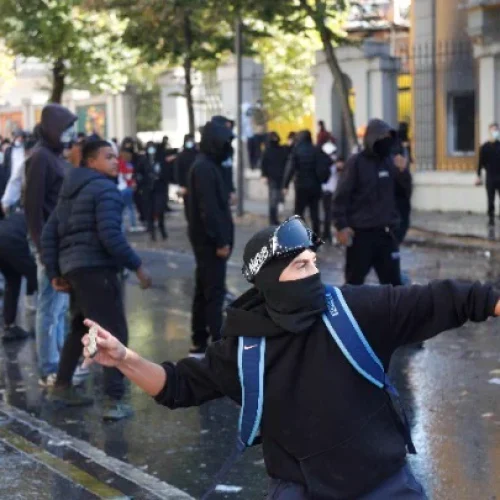 Συγκρούσεις στα Τίρανα: Στο τραπέζι το ενδεχόμενο πρόωρων εκλογών καθώς η κρίση στην Αλβανία κλιμακώνεται