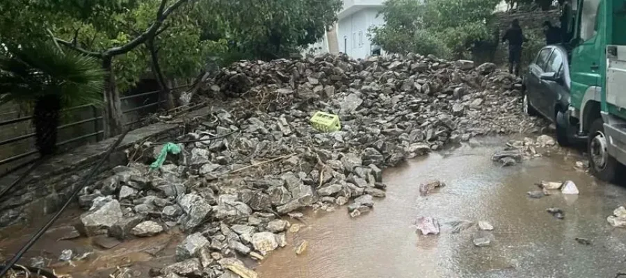 Τραγική η κατάσταση στην Κρήτη από την κακοκαιρία: Πλημμύρες, κατολισθήσεις, κλειστοί δρόμοι